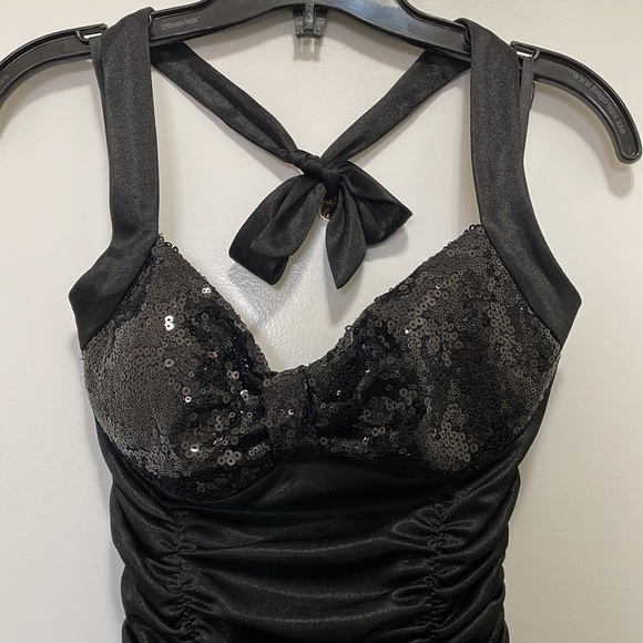 Le Chateau - Halter Neck Sequence Dress - Picture 3 of 4